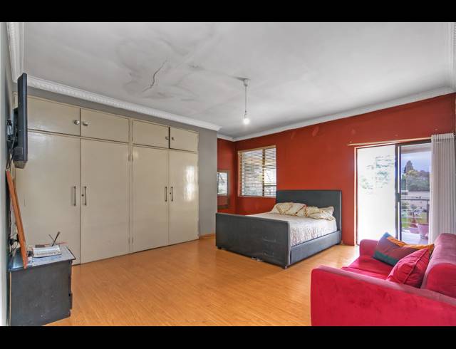 4 BEDROOM FREEHOLD FOR SALE IN BRAMLEY